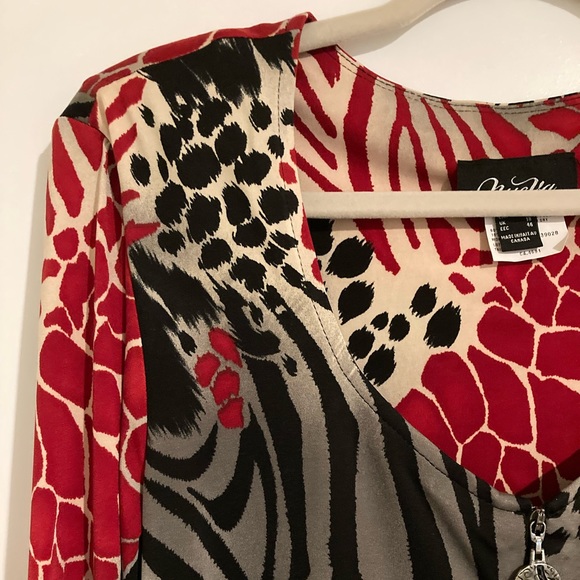 Nueva Ruched Long Sleeve Animal Print Top - Picture 2 of 10
